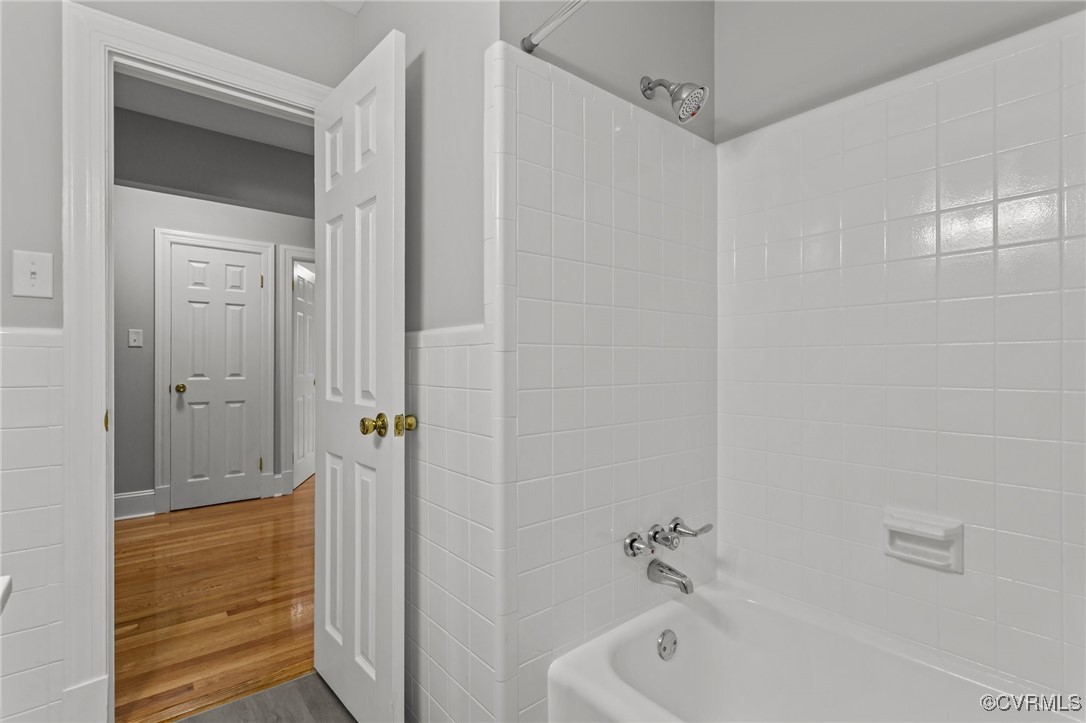 4019 Collingbourne Rd