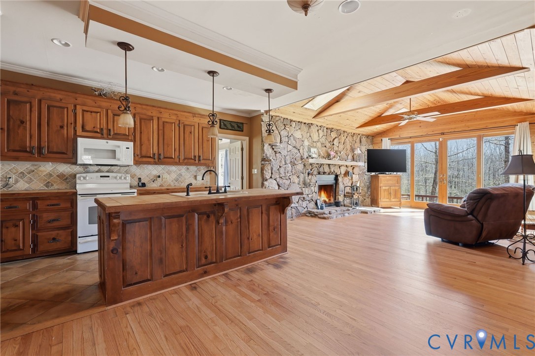 2410 Gobbler Ridge Rd