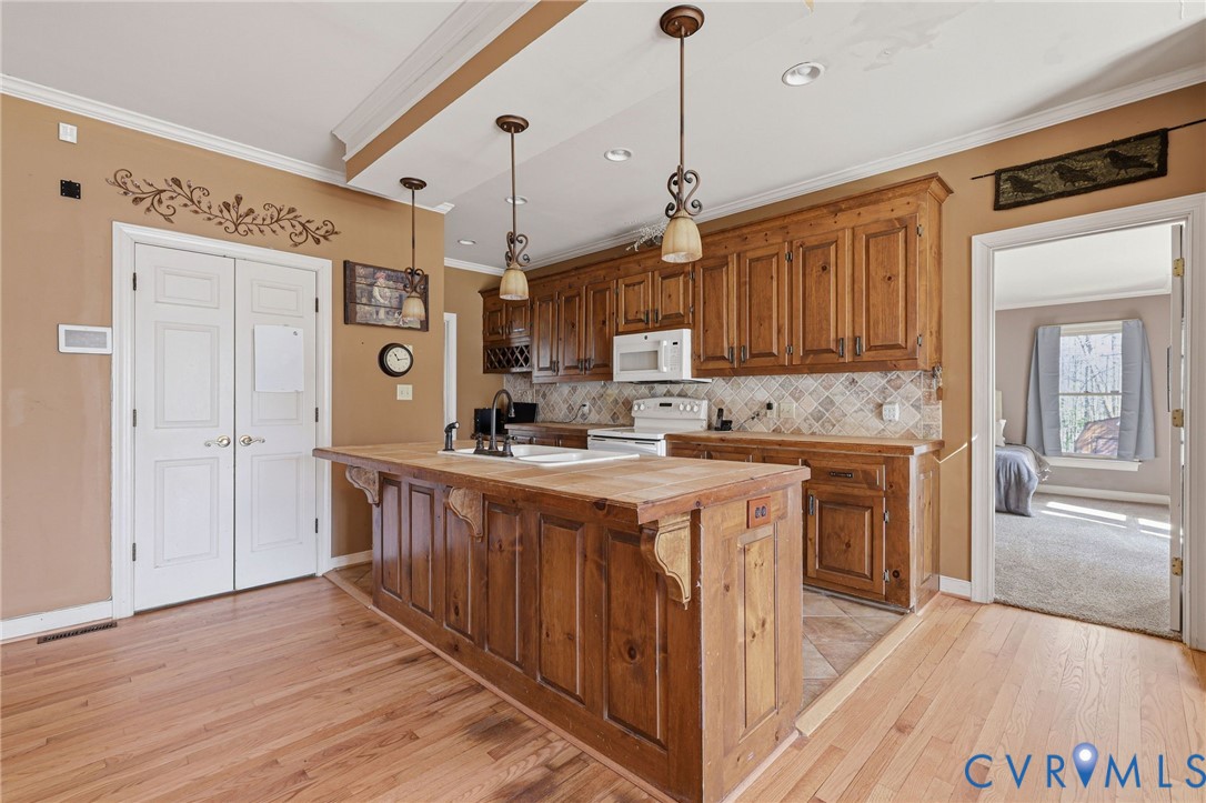 2410 Gobbler Ridge Rd