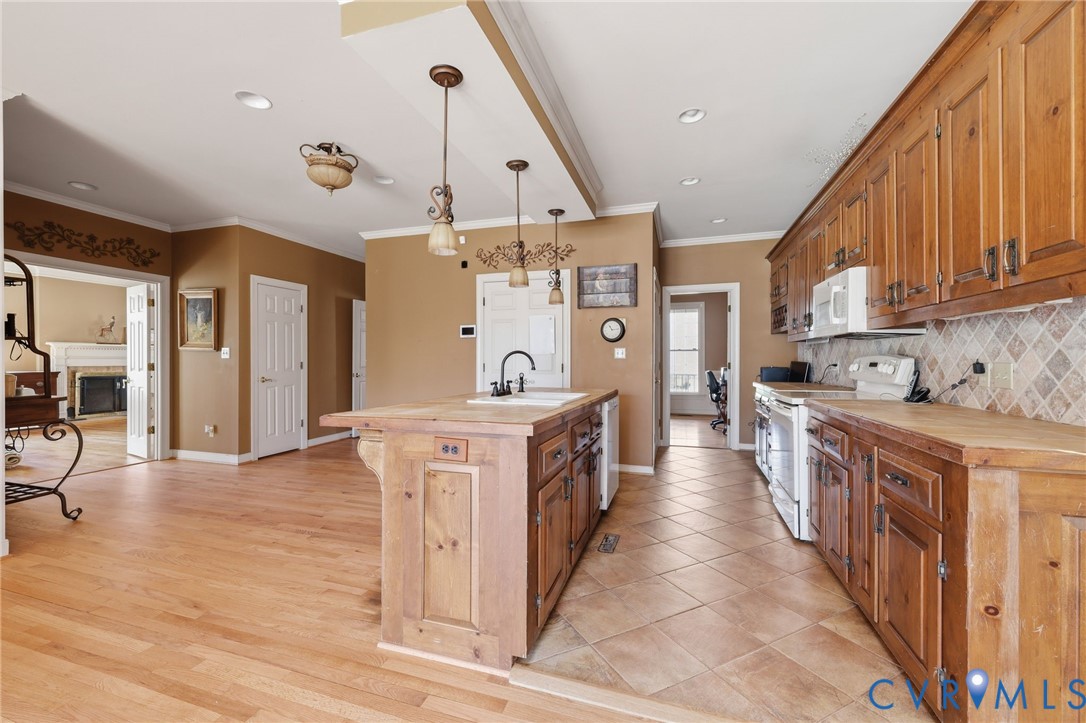 2410 Gobbler Ridge Rd
