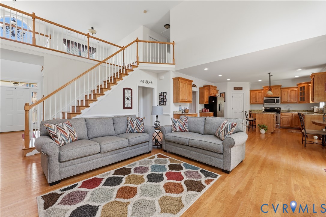 15249 Willow Hill Ln