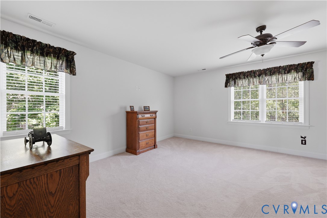 15249 Willow Hill Ln