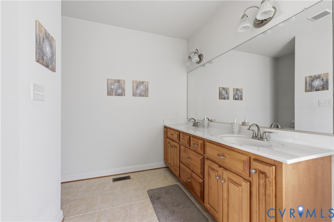 15249 Willow Hill Ln