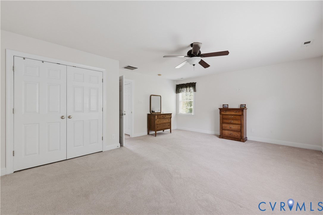 15249 Willow Hill Ln
