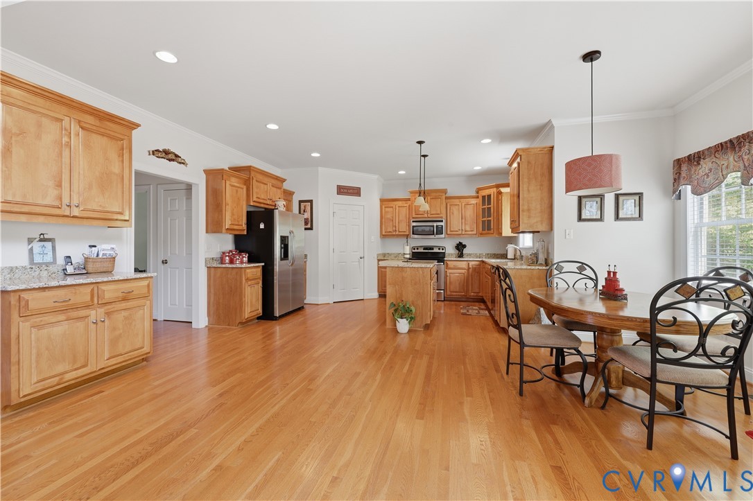 15249 Willow Hill Ln