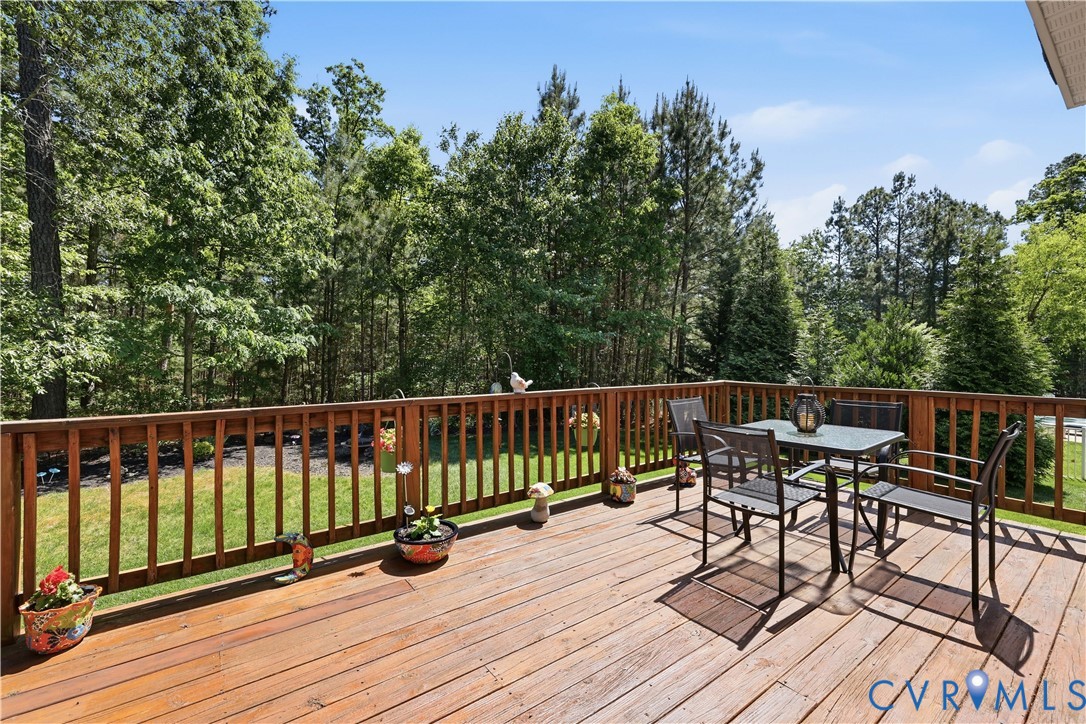 15249 Willow Hill Ln