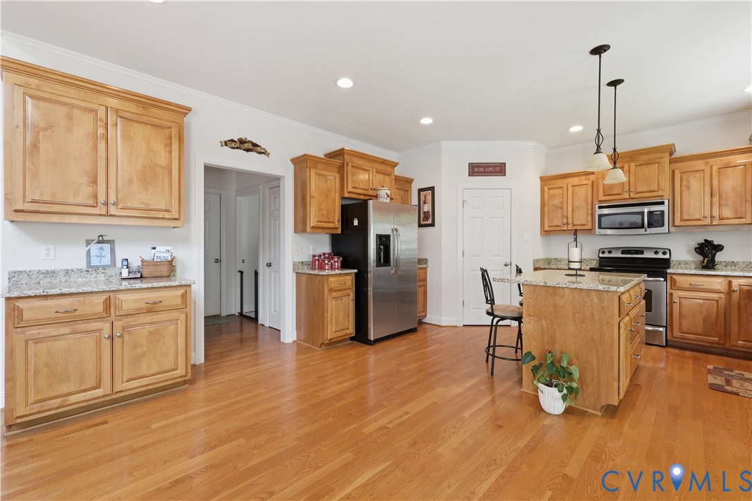15249 Willow Hill Ln