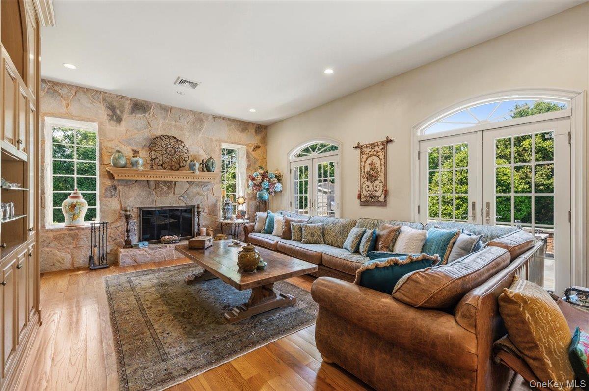 10 Overbrook Lane