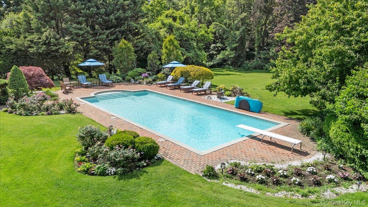 10 Overbrook Lane