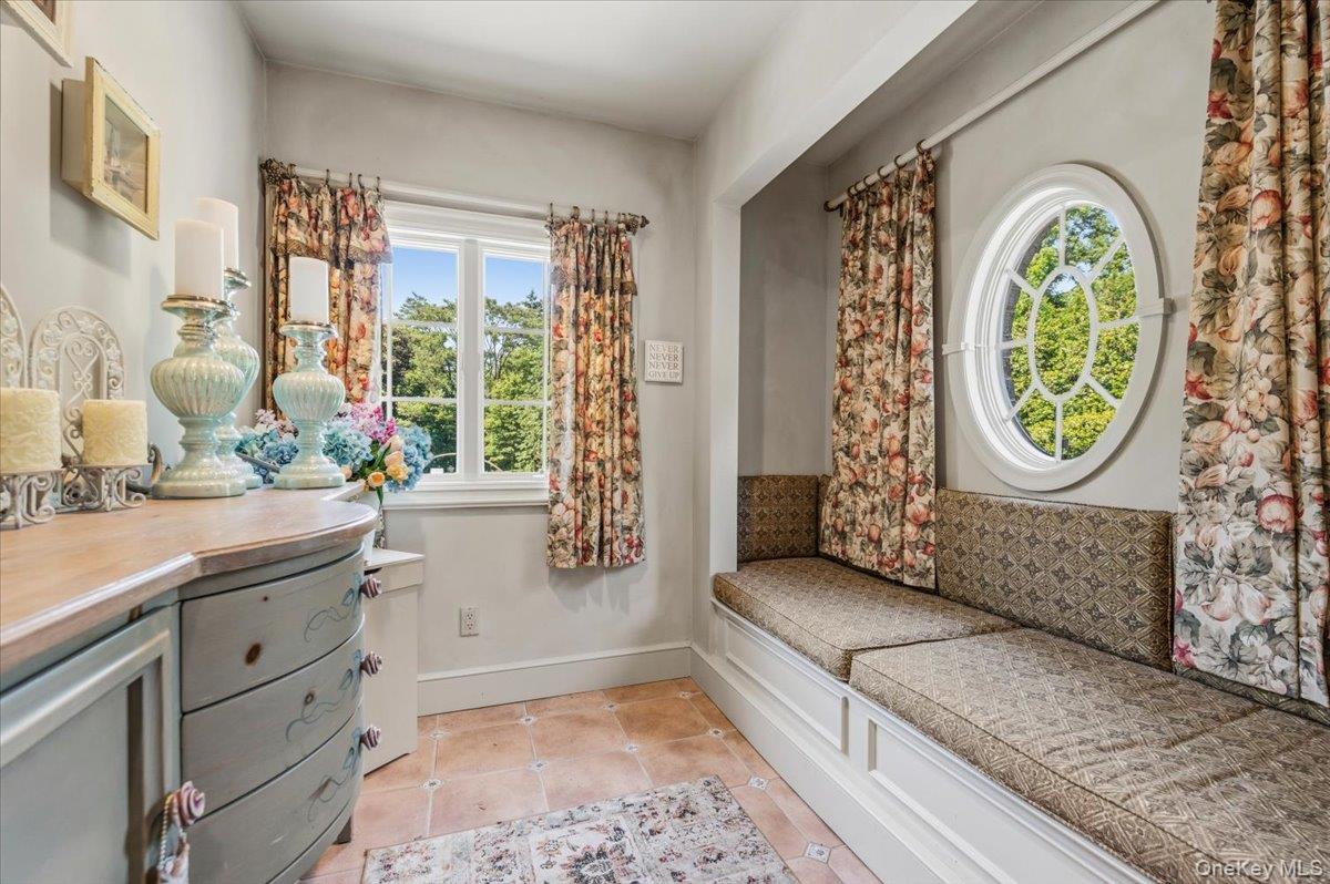 10 Overbrook Lane