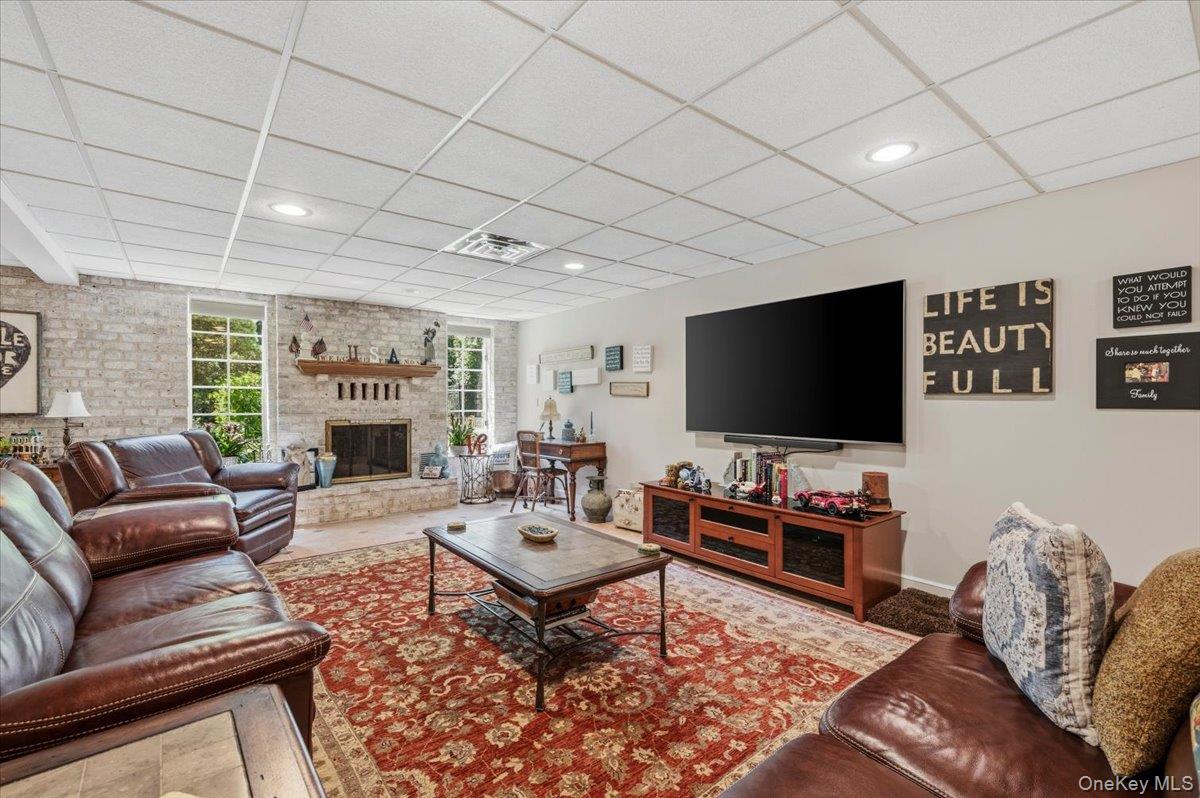10 Overbrook Lane
