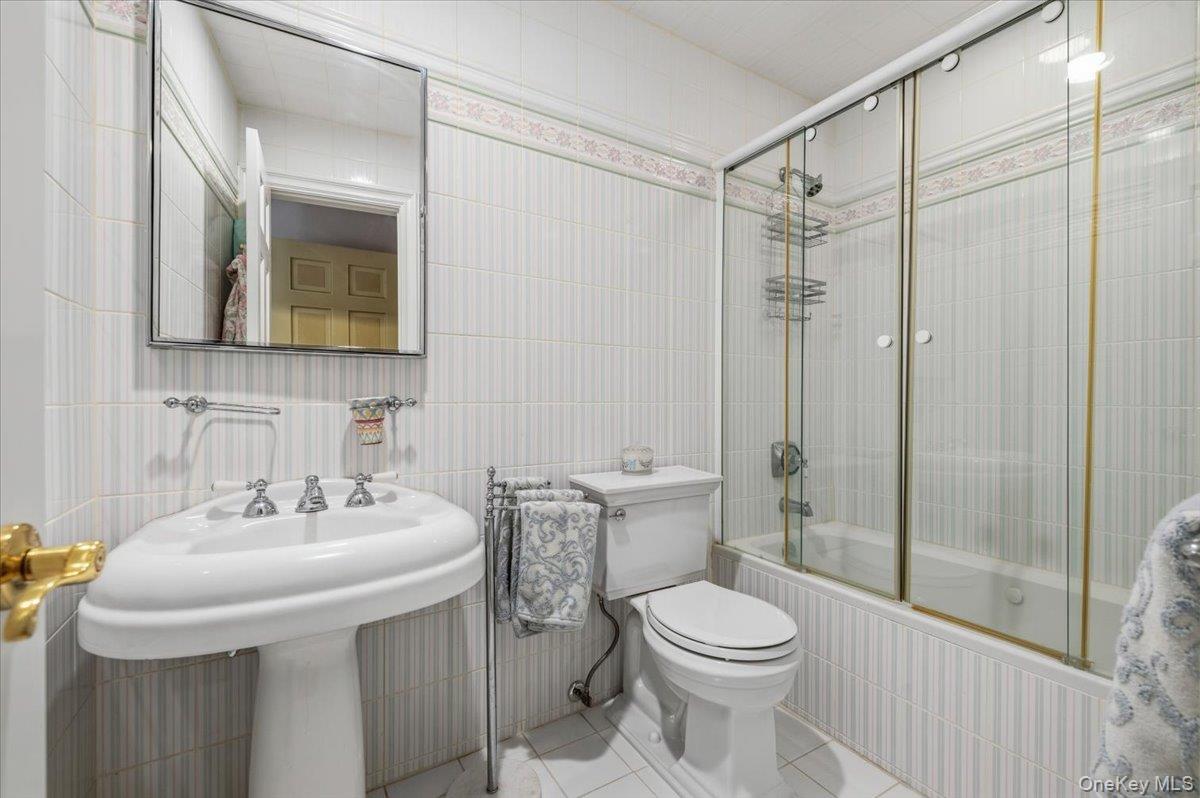 10 Overbrook Lane