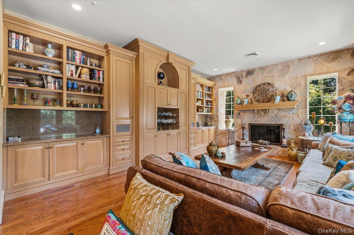 10 Overbrook Lane