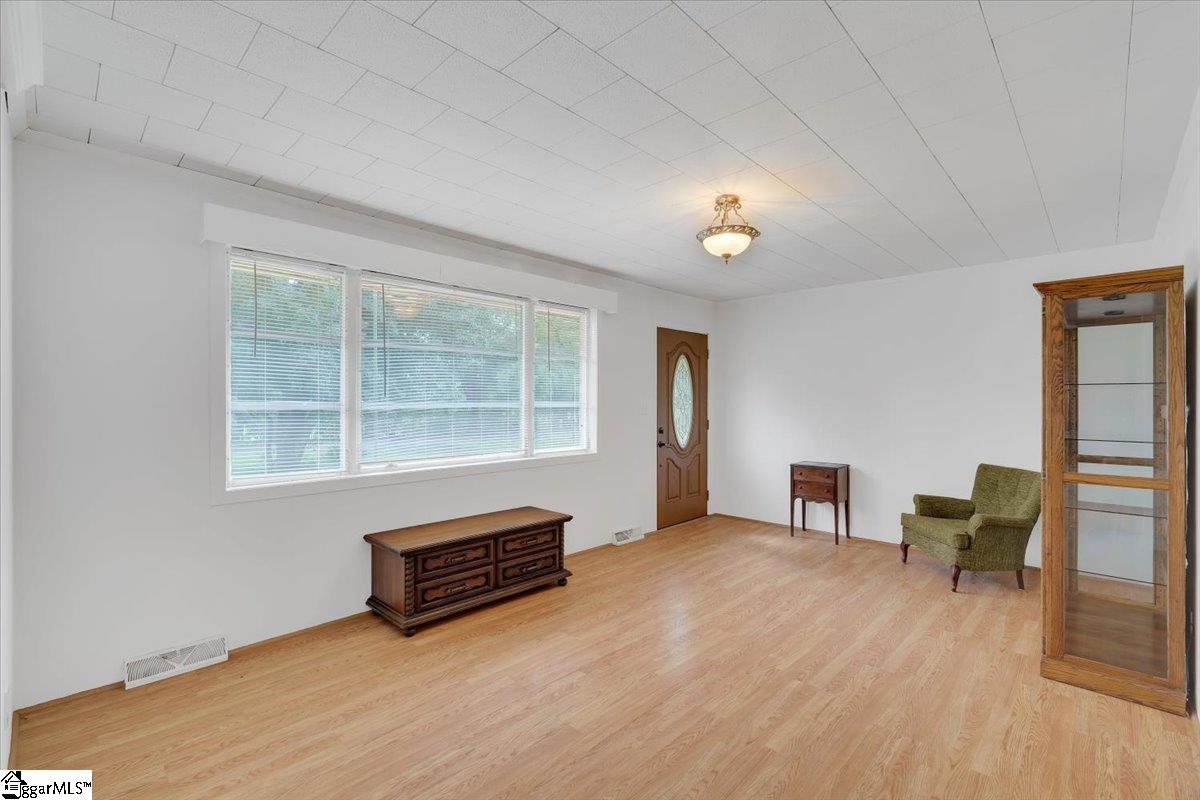 107 Whitten Road