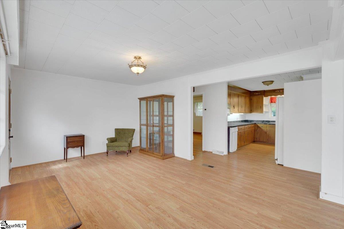 107 Whitten Road