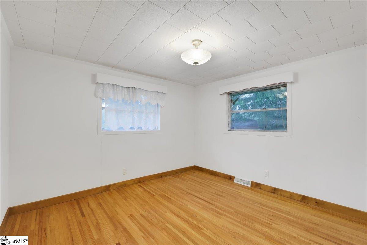 107 Whitten Road
