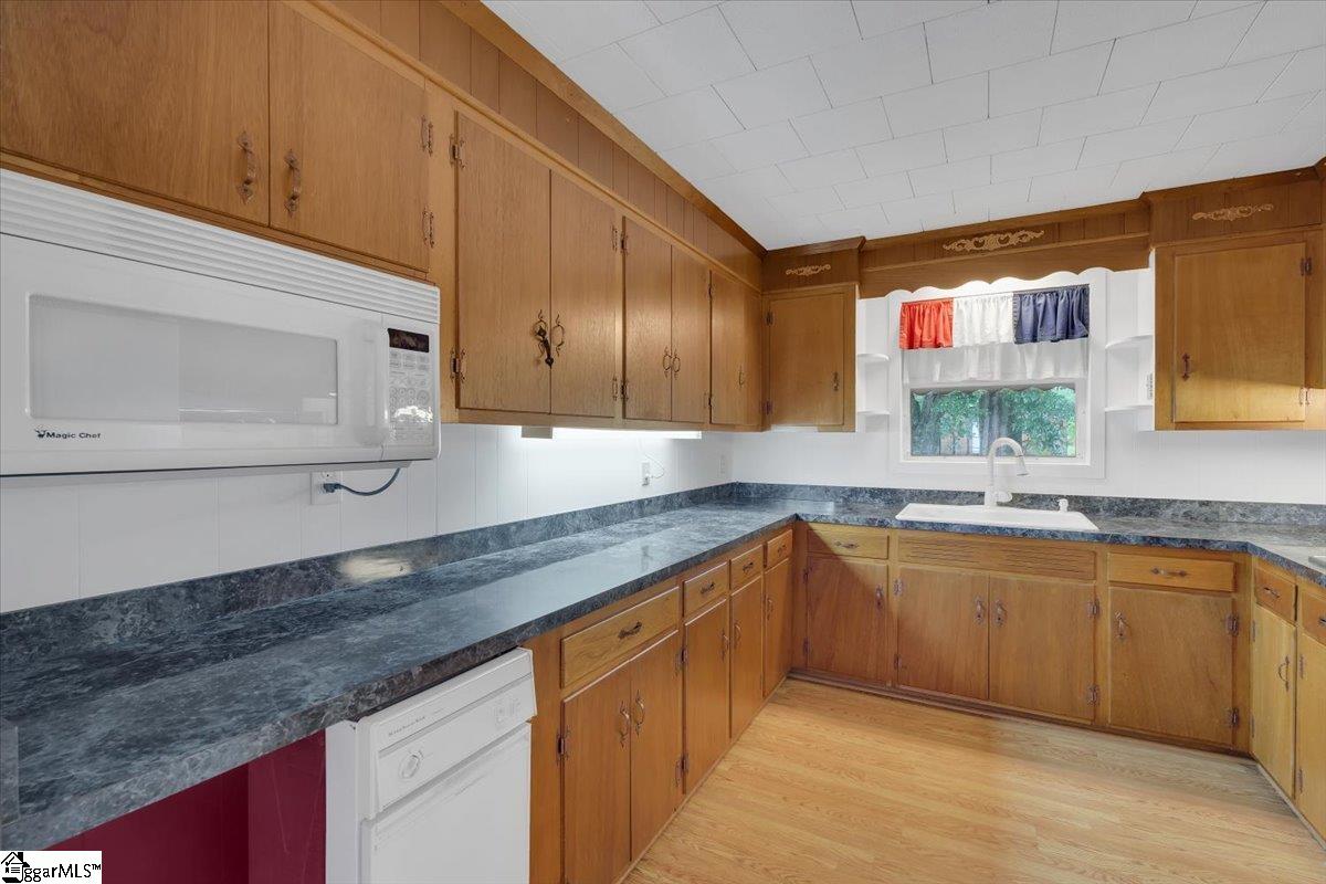 107 Whitten Road