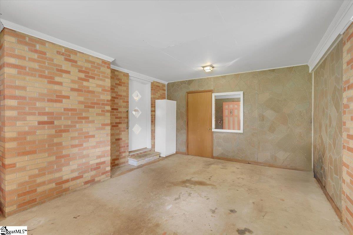 107 Whitten Road