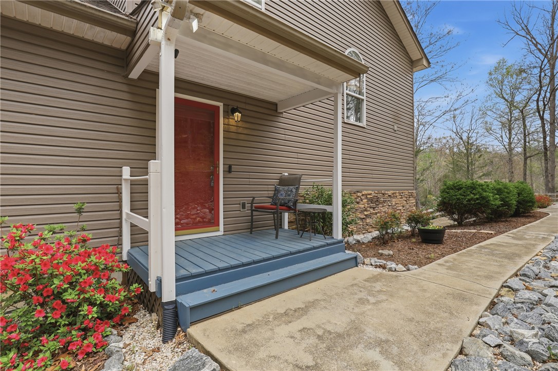 209 Falcon Crest Way
