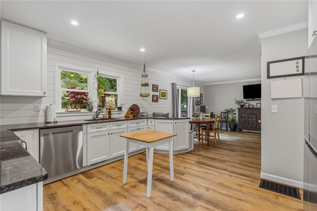 641 Lands End Road