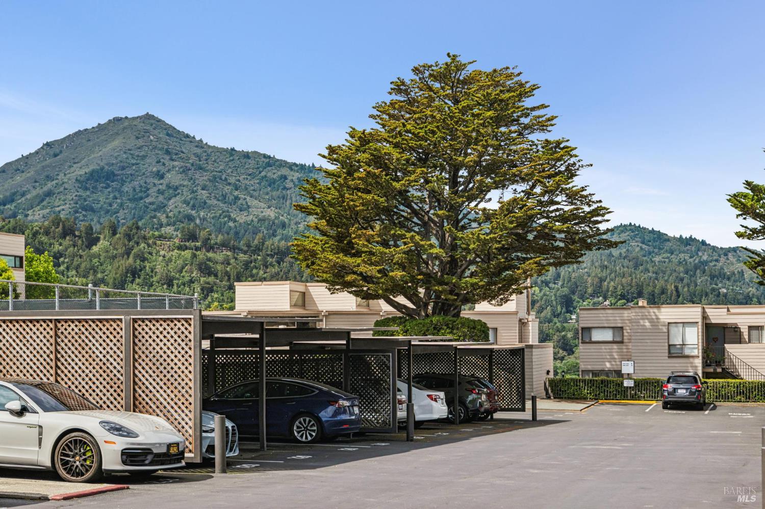 827 Via Casitas