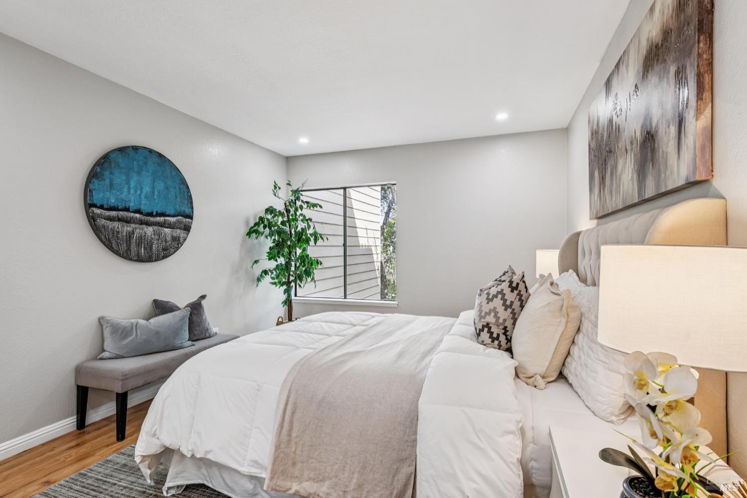 827 Via Casitas