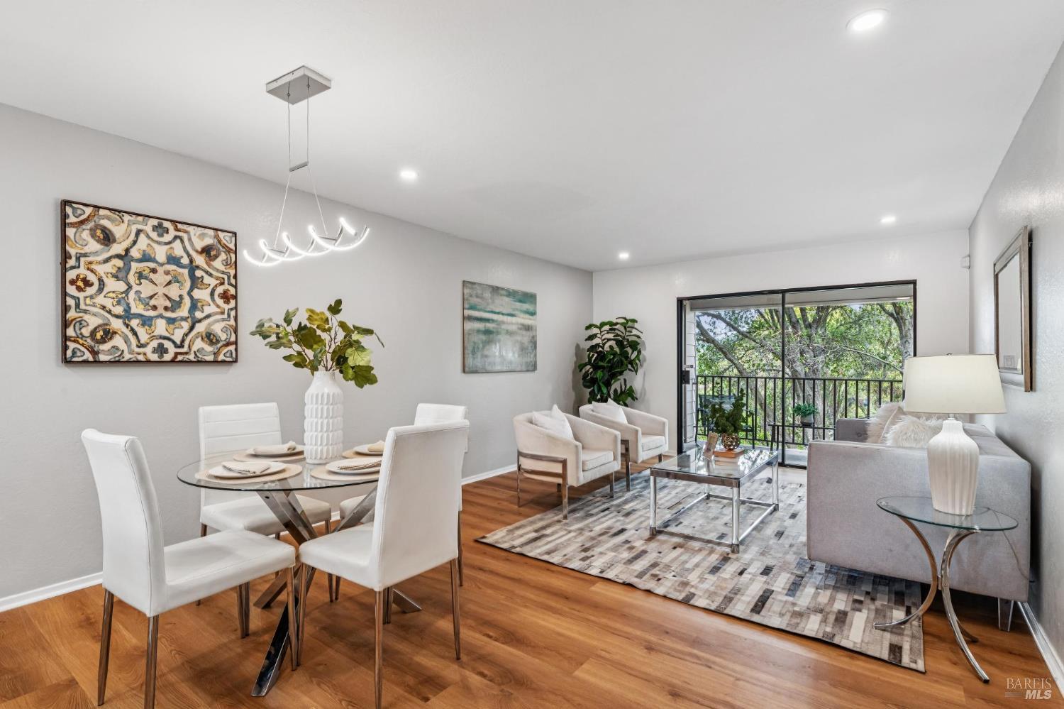 827 Via Casitas