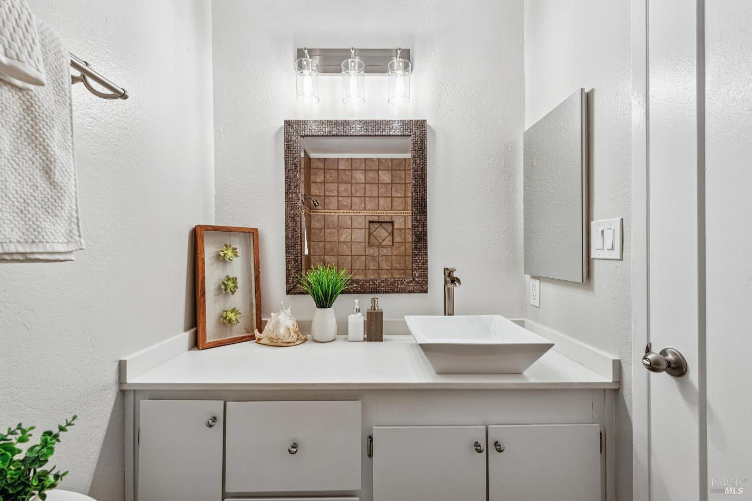 827 Via Casitas
