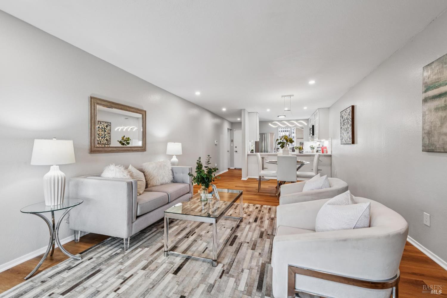 827 Via Casitas