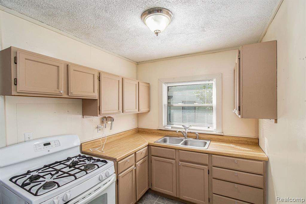 158 DICKINSON Street