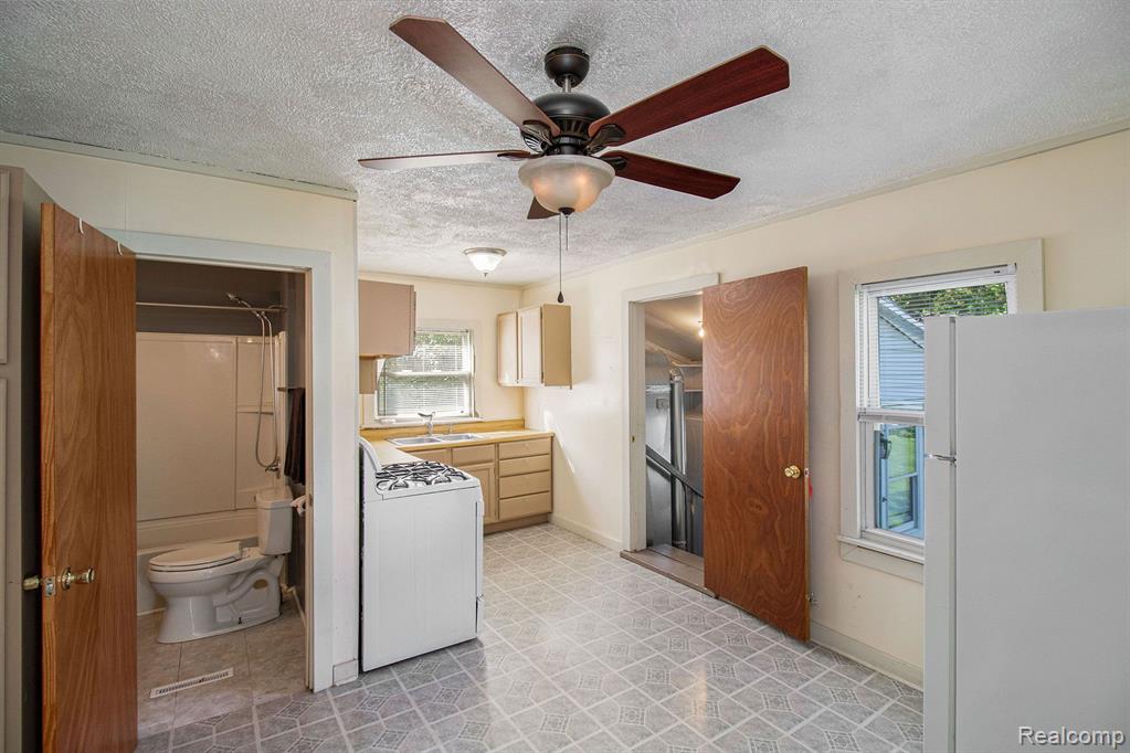 158 DICKINSON Street