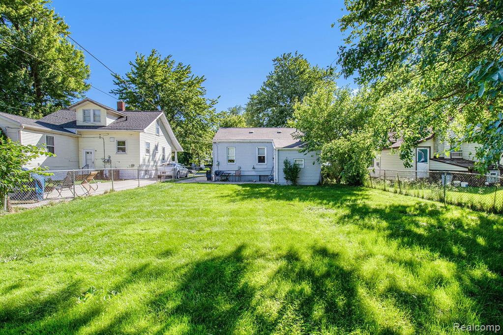 158 DICKINSON Street