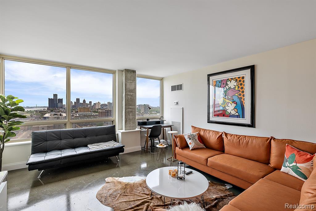 3320 SPINNAKER Lane Unit: 94-17E