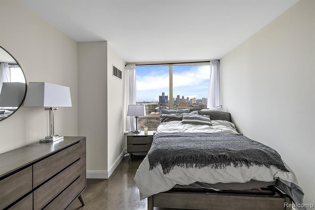 3320 SPINNAKER Lane Unit: 94-17E