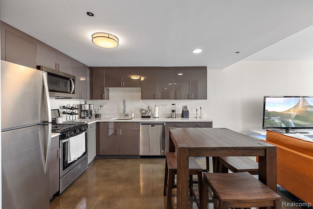 3320 SPINNAKER Lane Unit: 94-17E