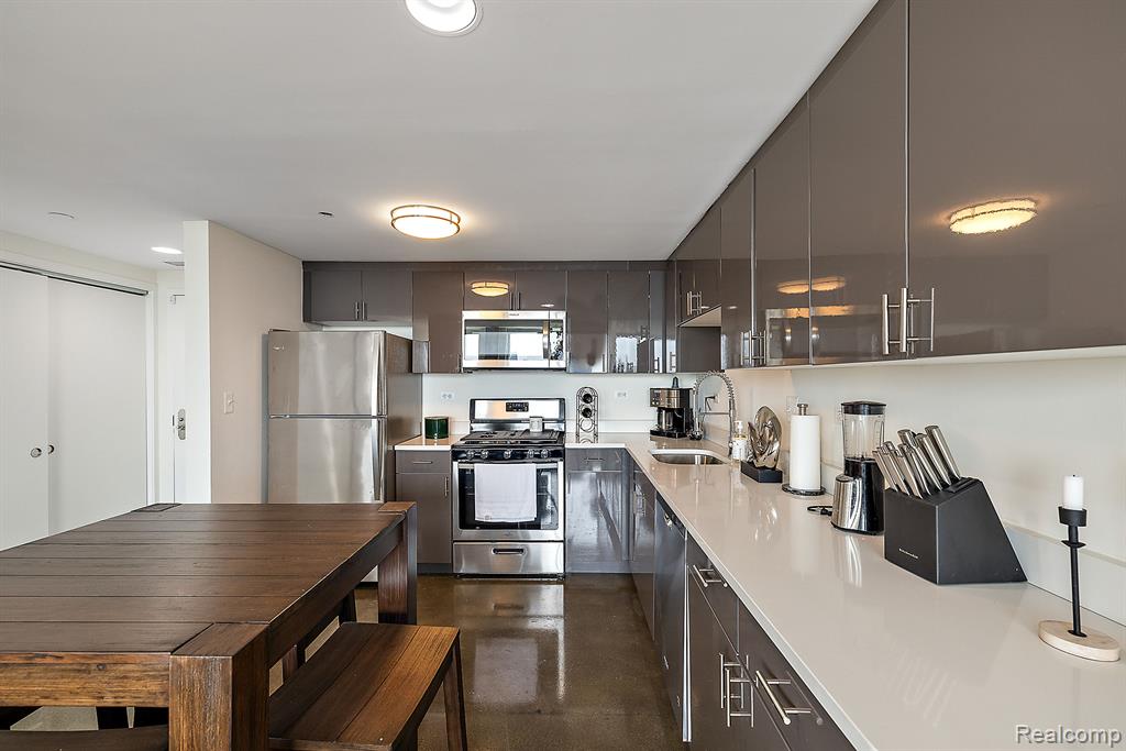 3320 SPINNAKER Lane Unit: 94-17E