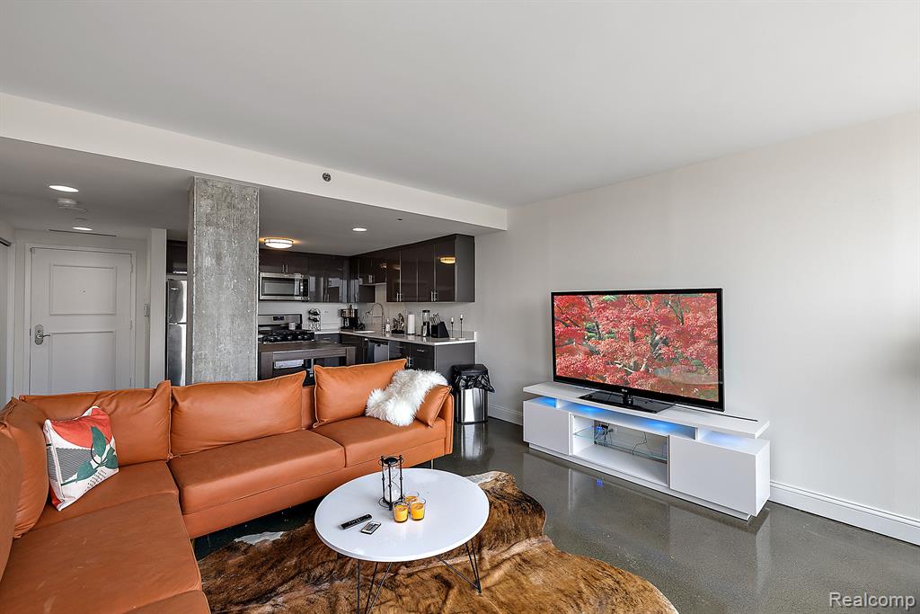 3320 SPINNAKER Lane Unit: 94-17E