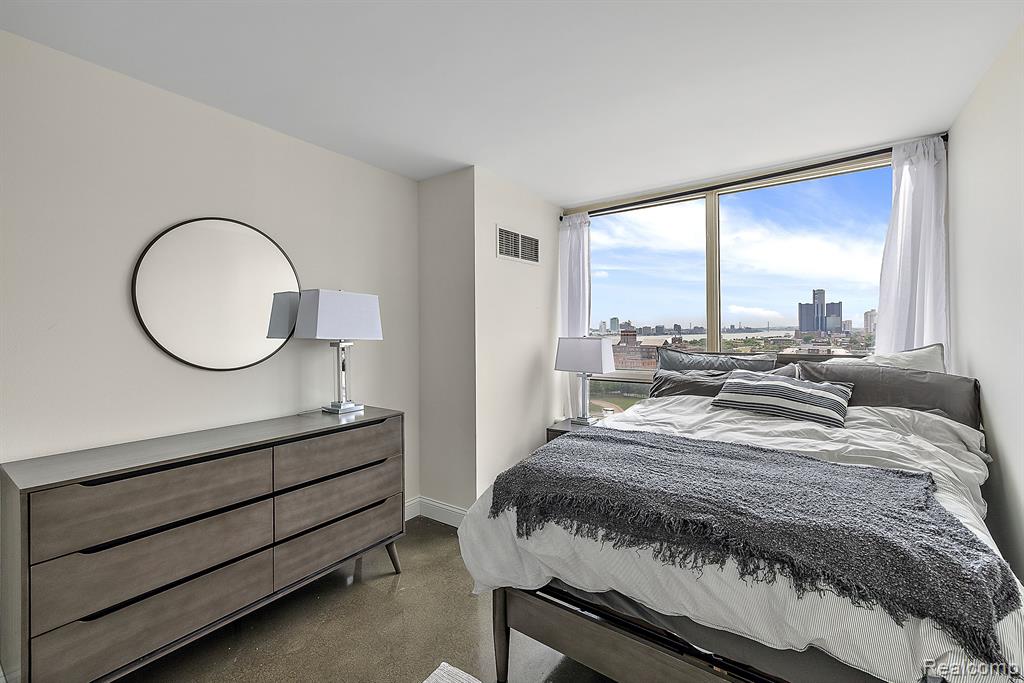 3320 SPINNAKER Lane Unit: 94-17E