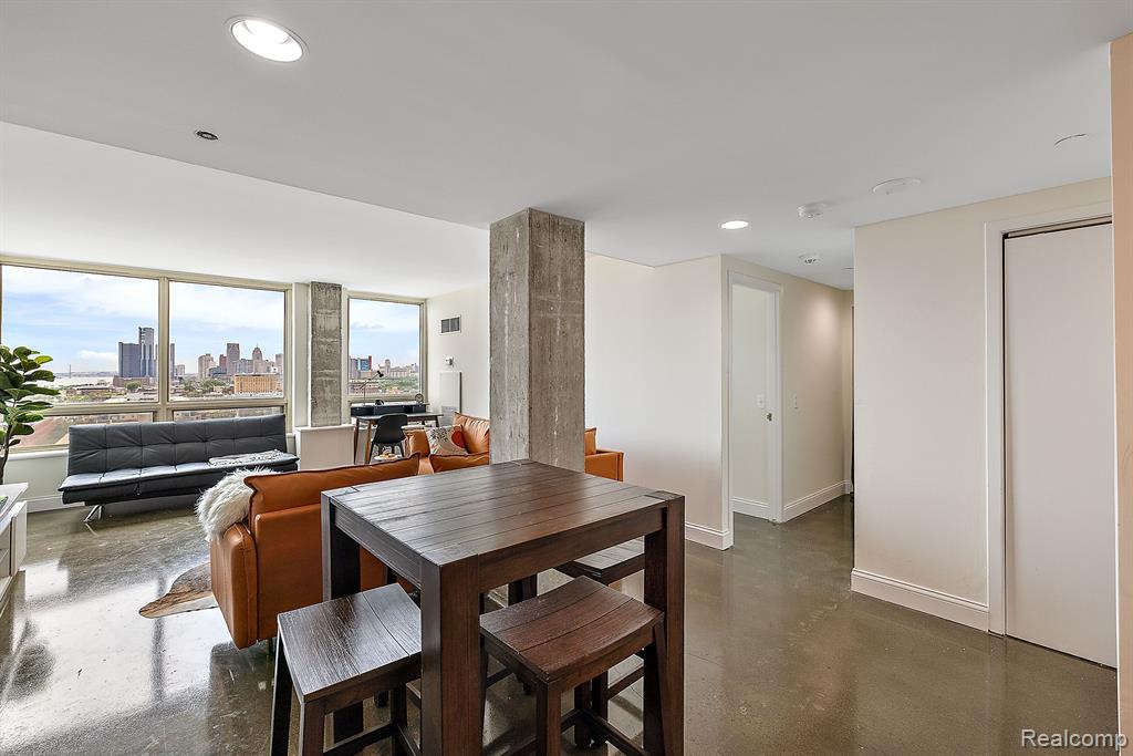 3320 SPINNAKER Lane Unit: 94-17E