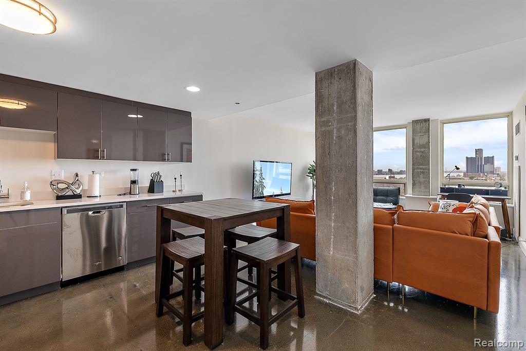 3320 SPINNAKER Lane Unit: 94-17E