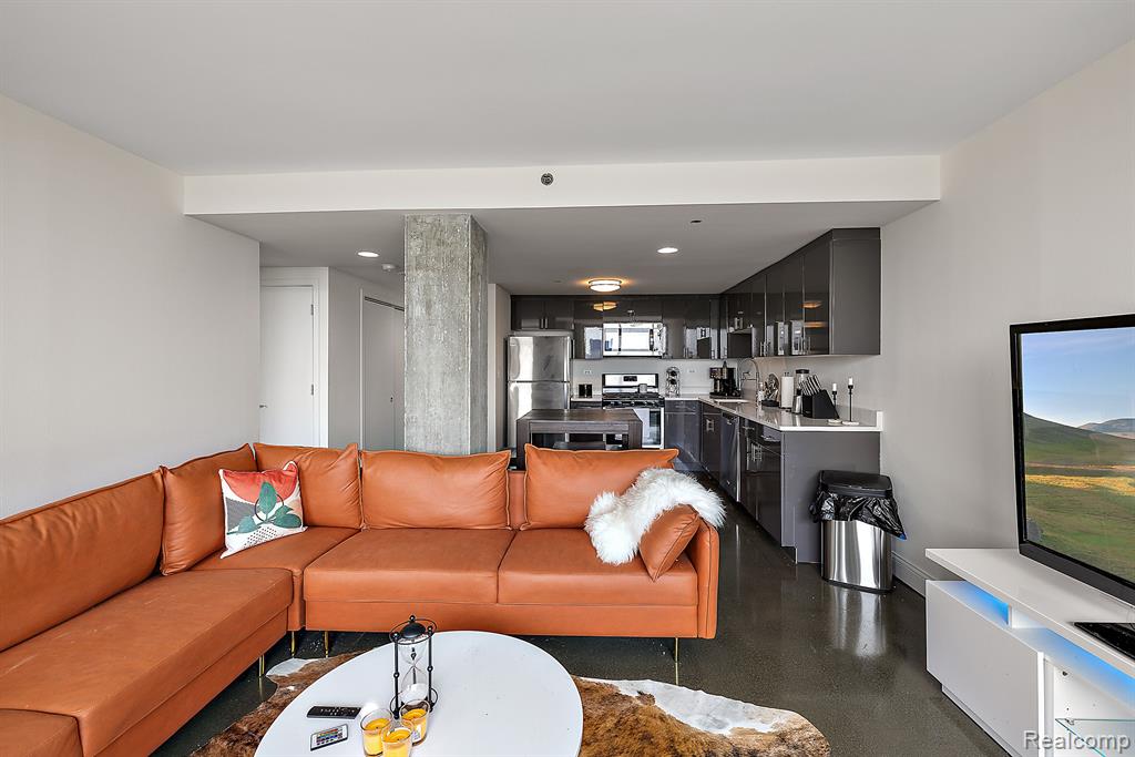 3320 SPINNAKER Lane Unit: 94-17E