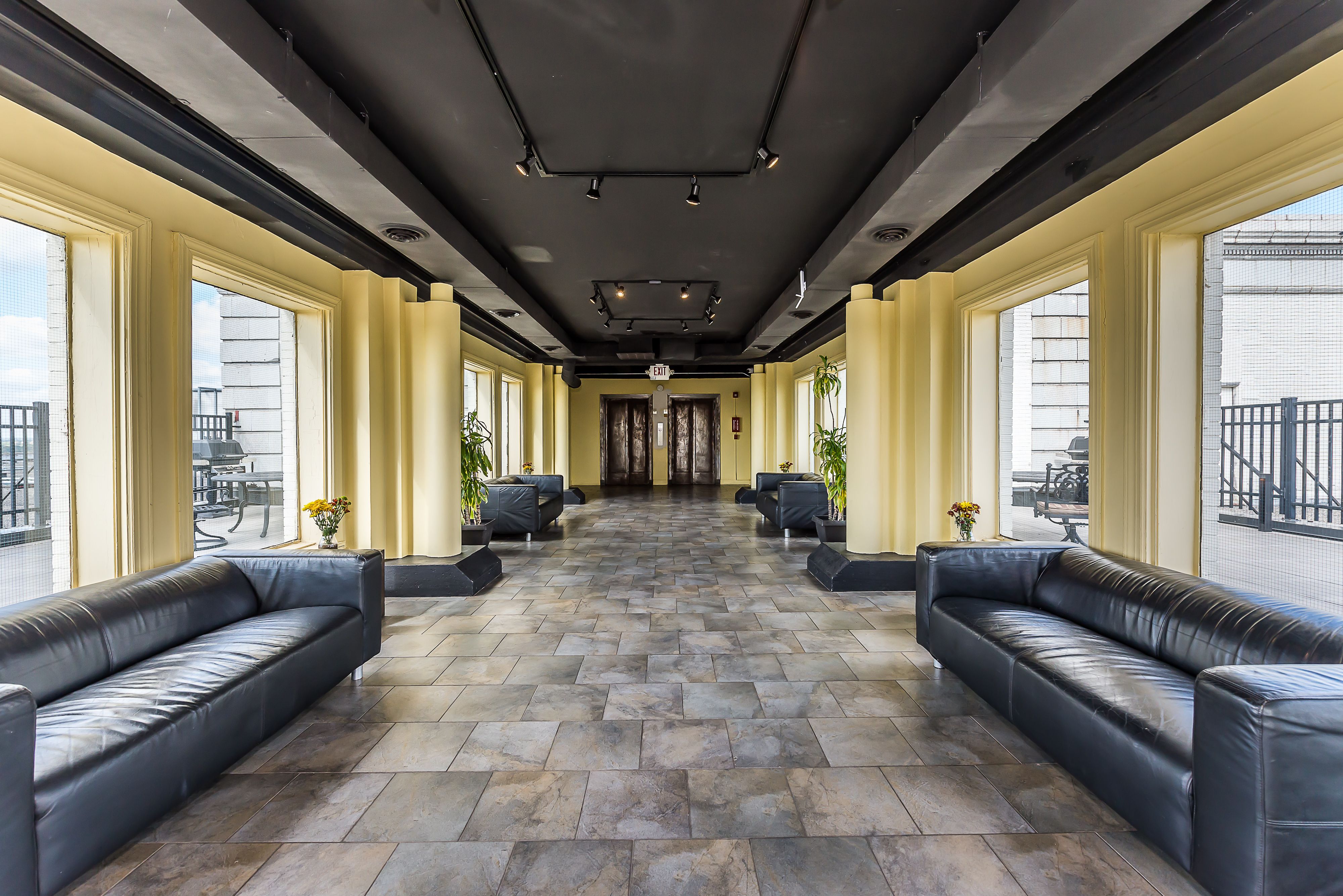 15 E KIRBY Street Unit: 1206