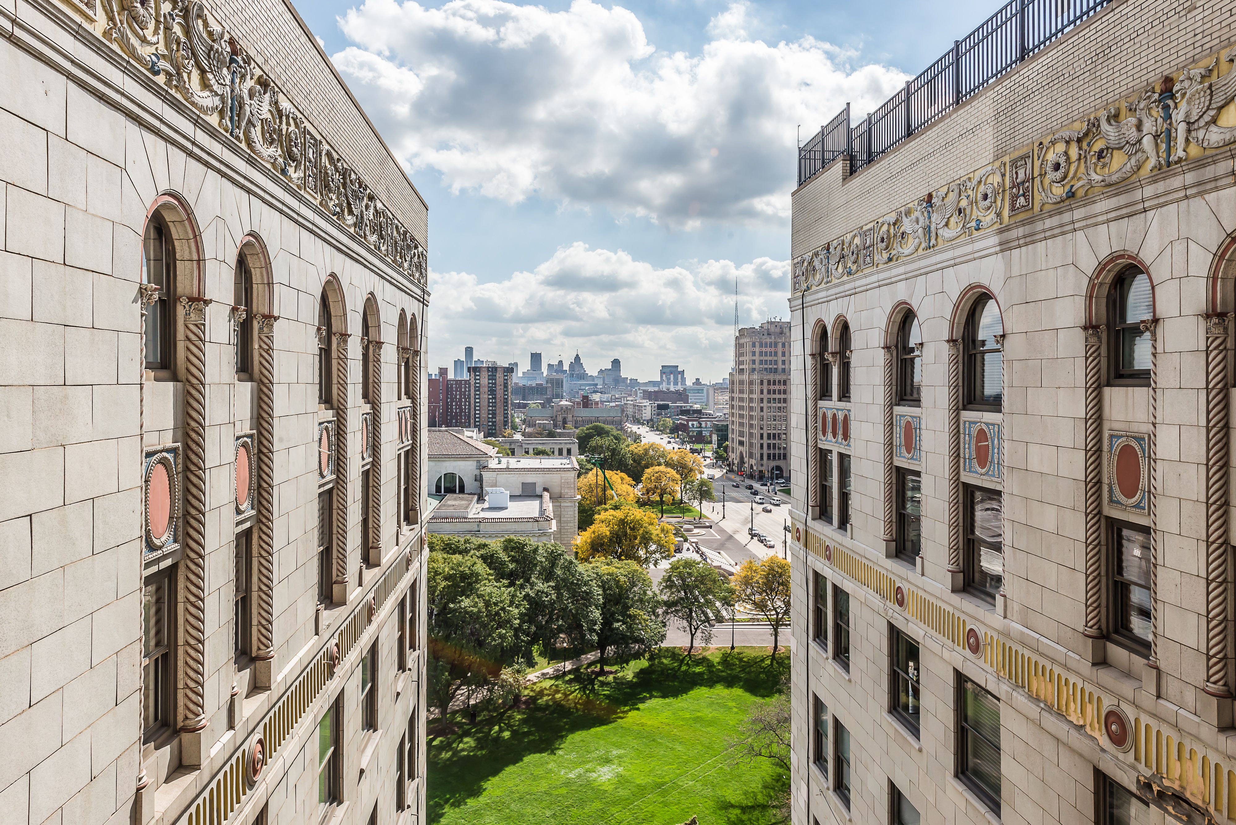 15 E KIRBY Street Unit: 1206