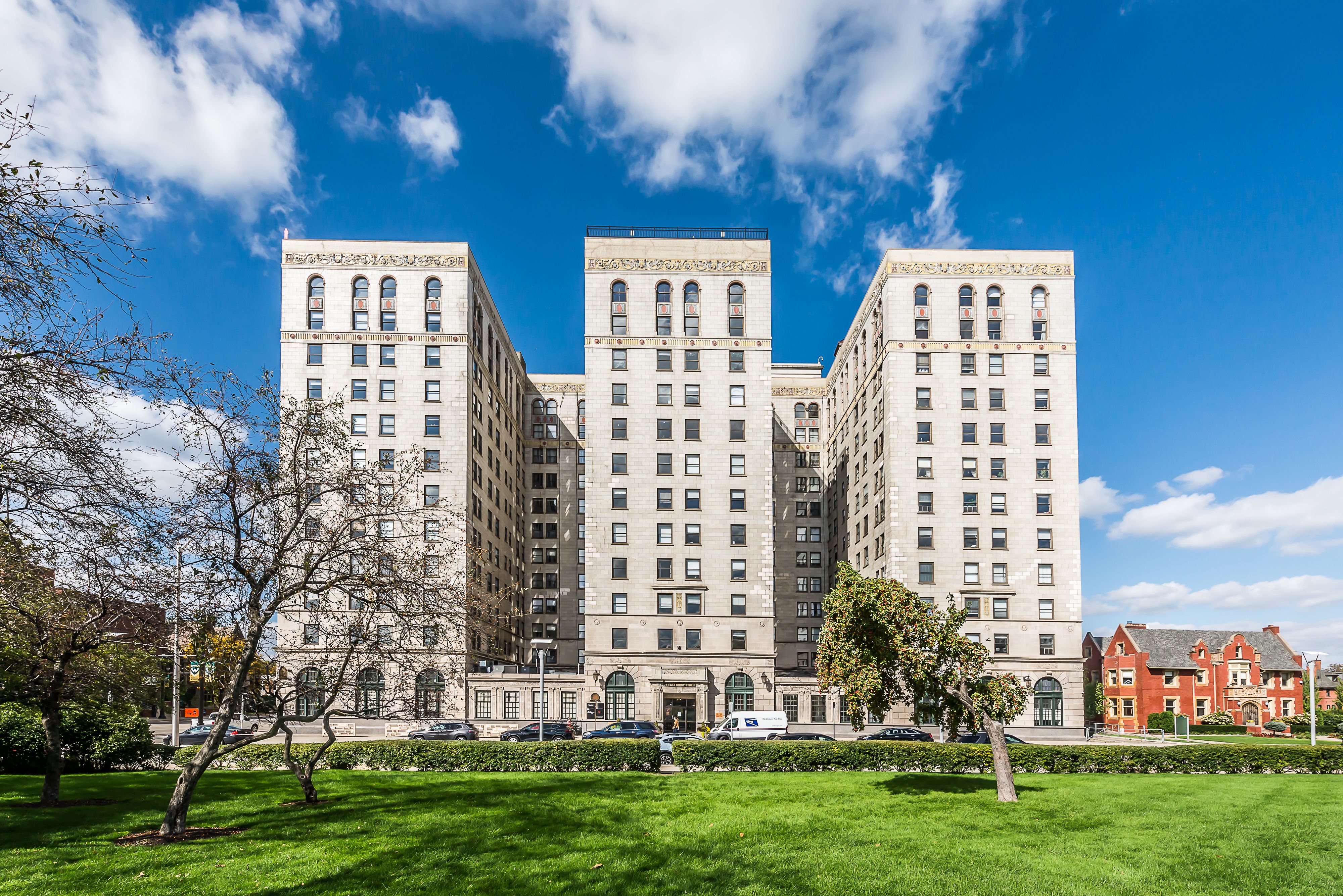 15 E KIRBY Street Unit: 1206