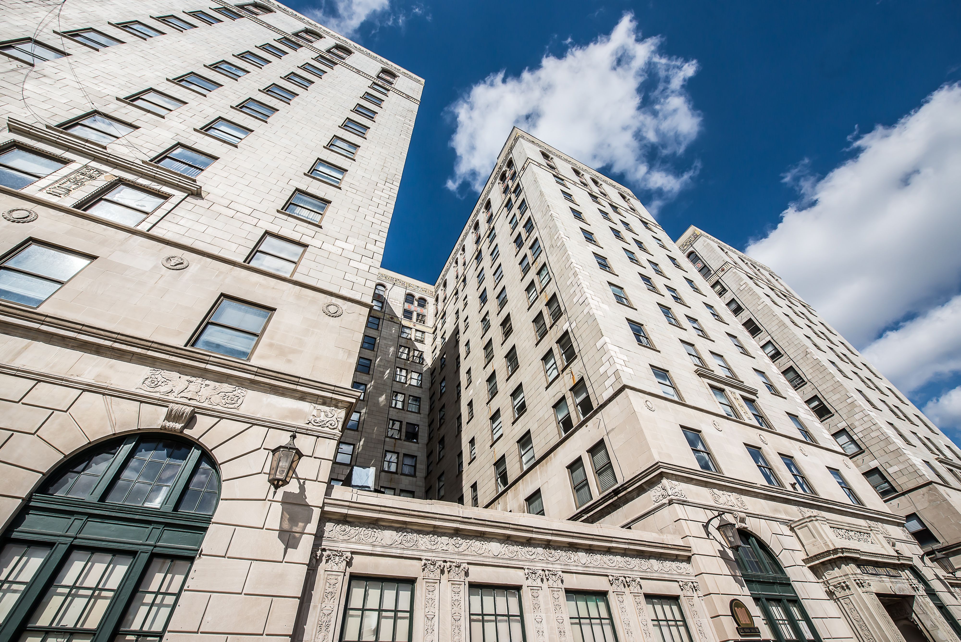 15 E KIRBY Street Unit: 1206