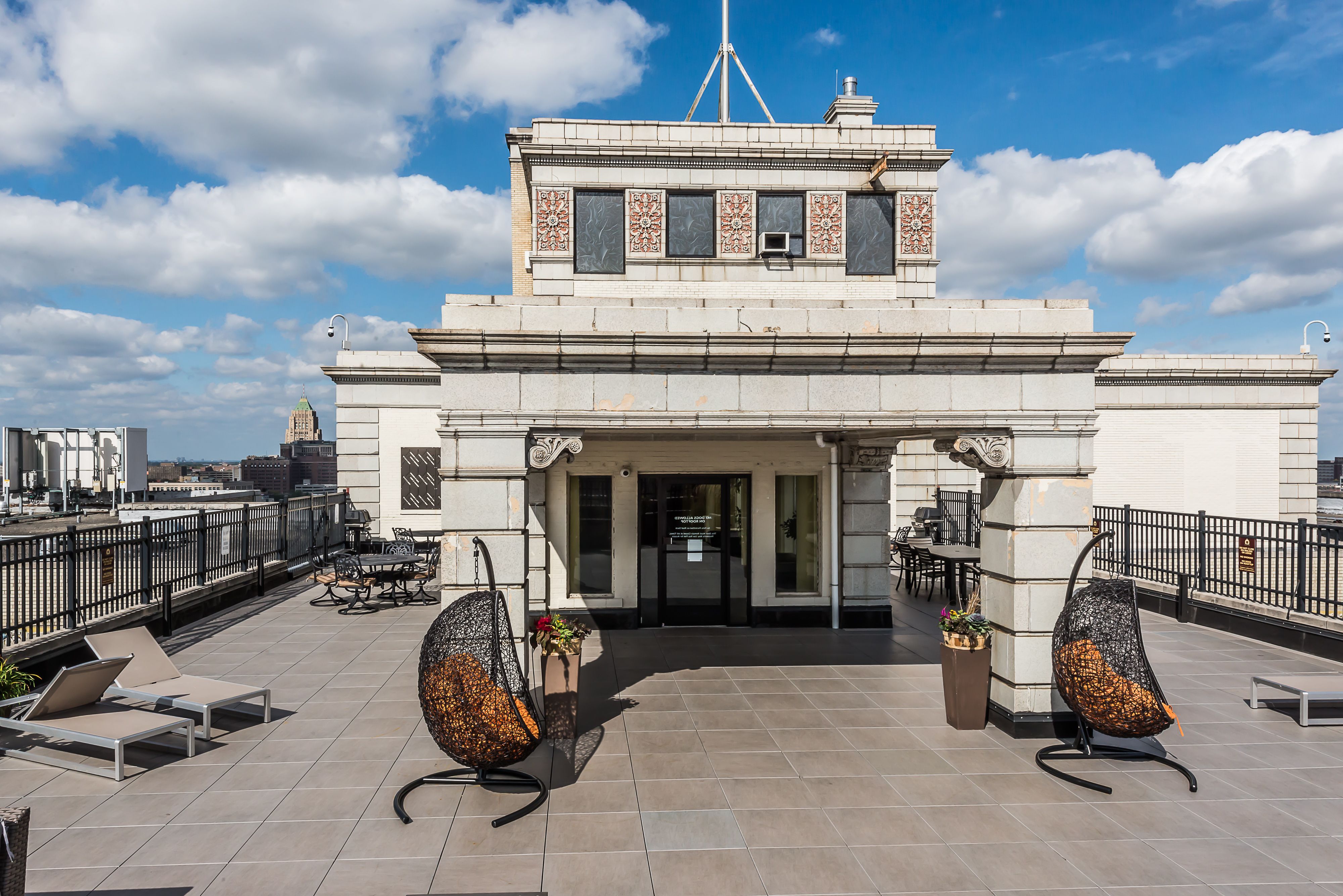 15 E KIRBY Street Unit: 1206