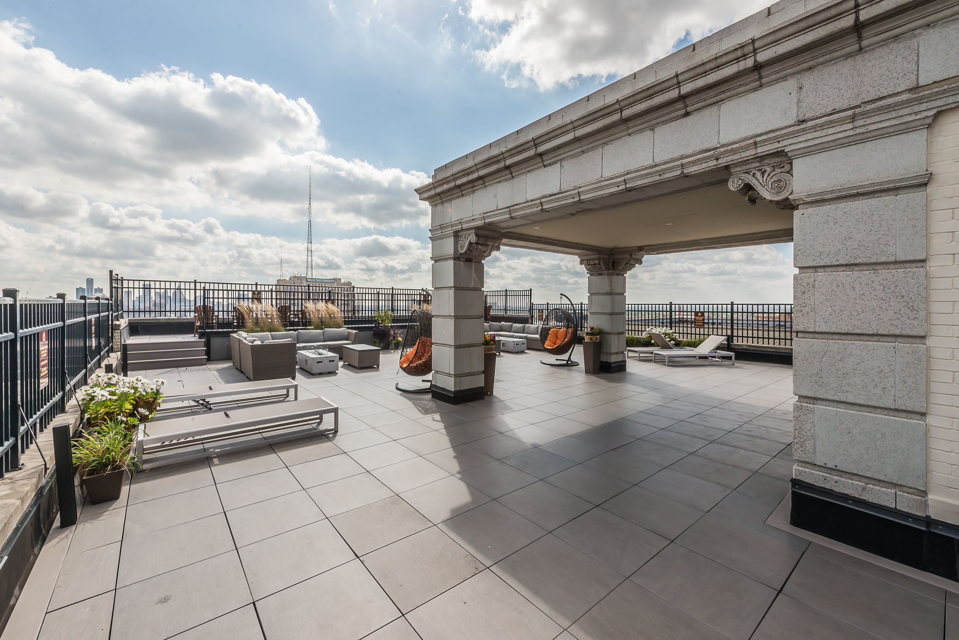 15 E KIRBY Street Unit: 1206