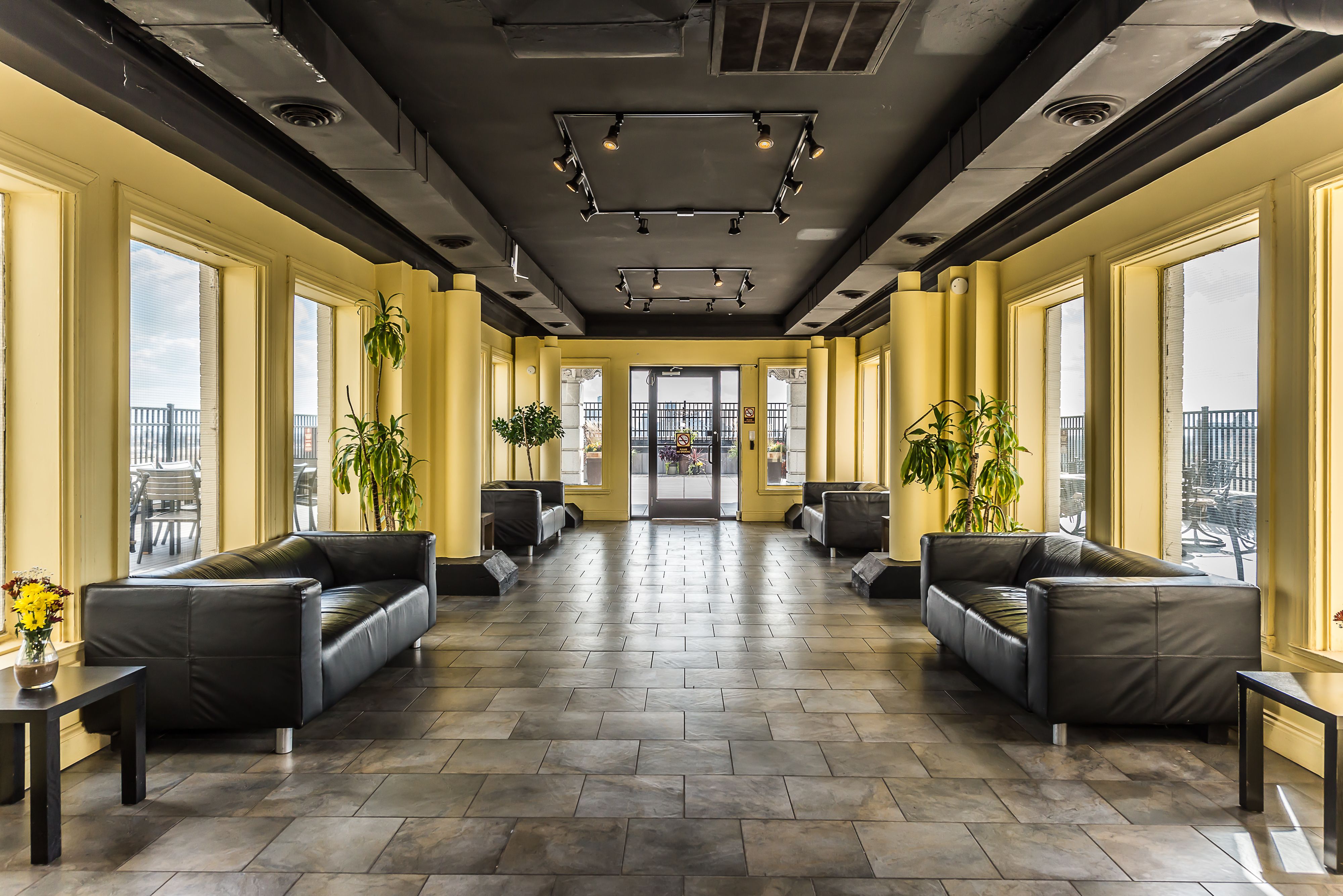 15 E KIRBY Street Unit: 1206