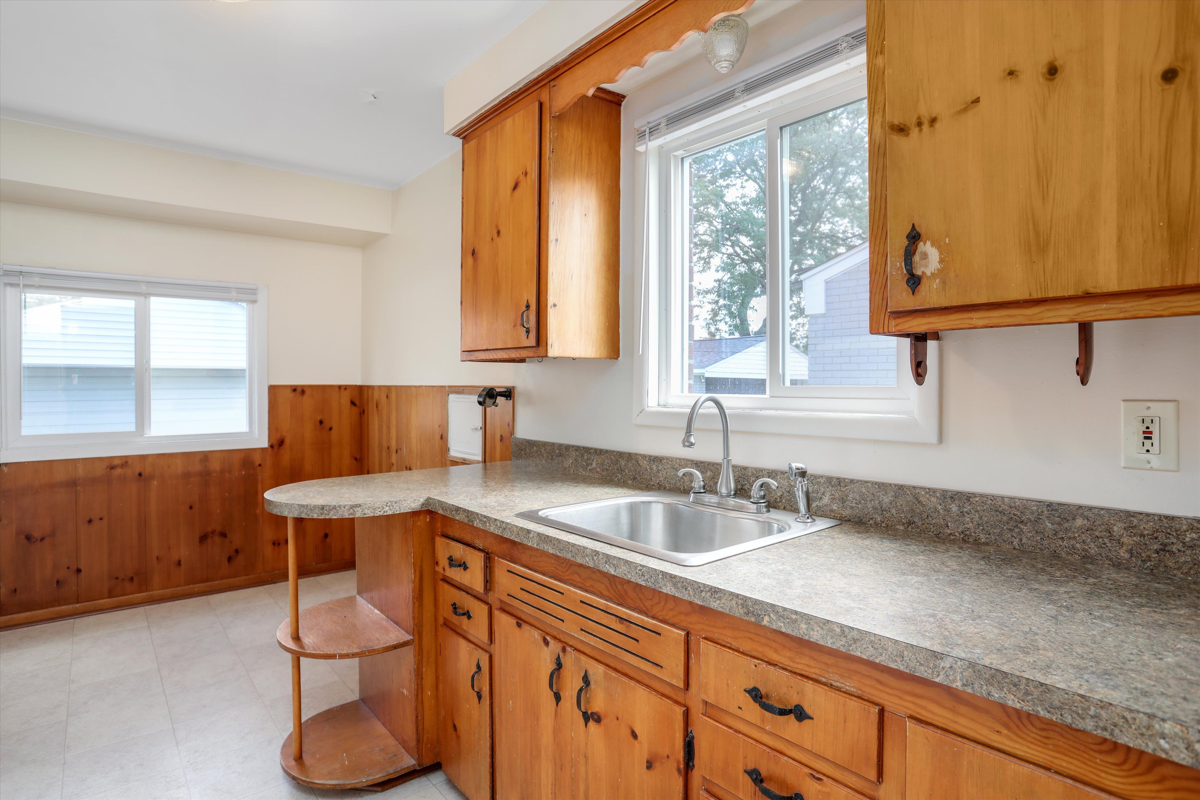 1242 N Stephen Avenue