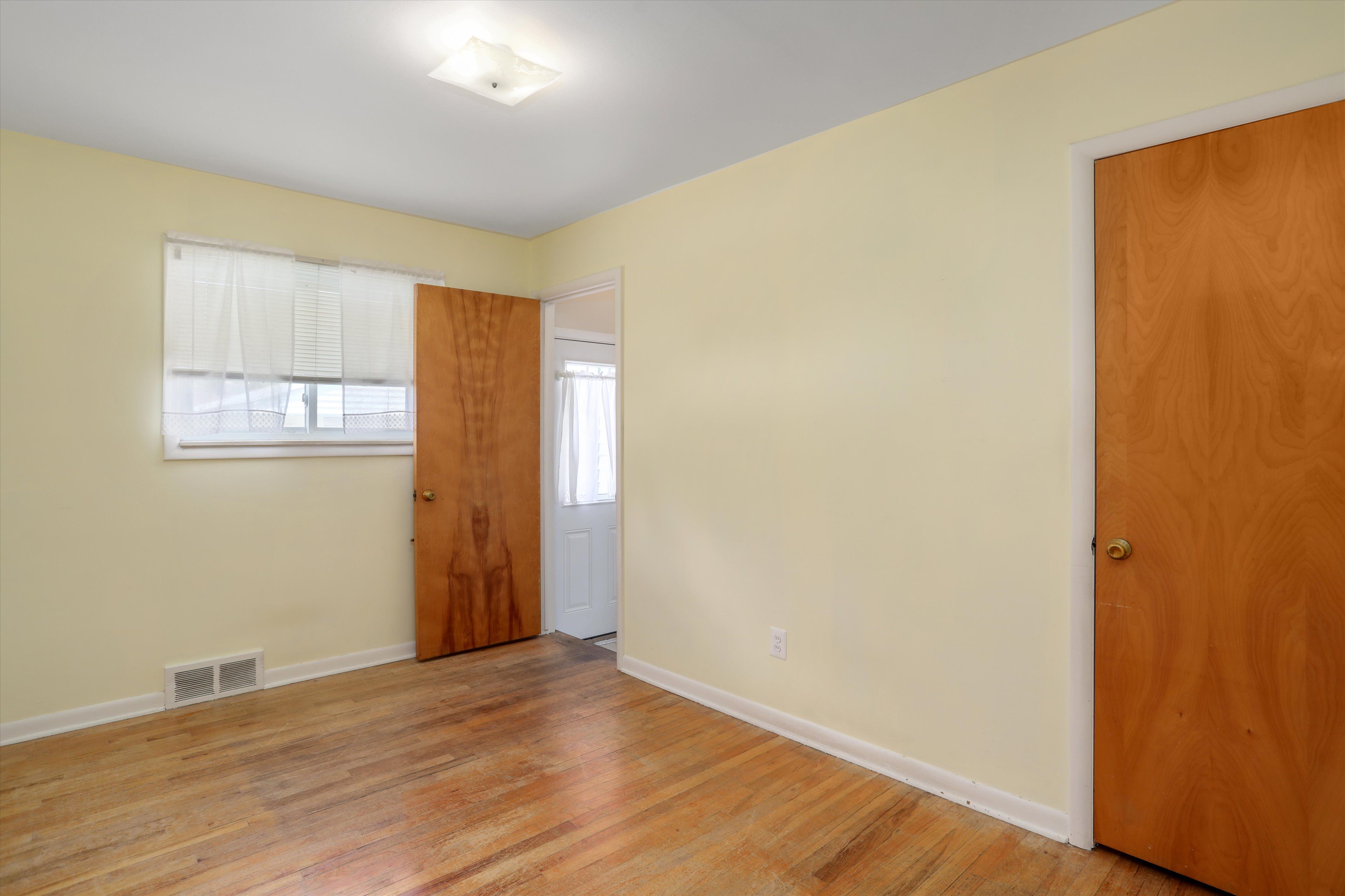 1242 N Stephen Avenue